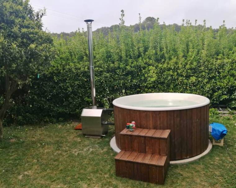 DeLux 200 Jacuzzi con la estufa EXTERNA de leña