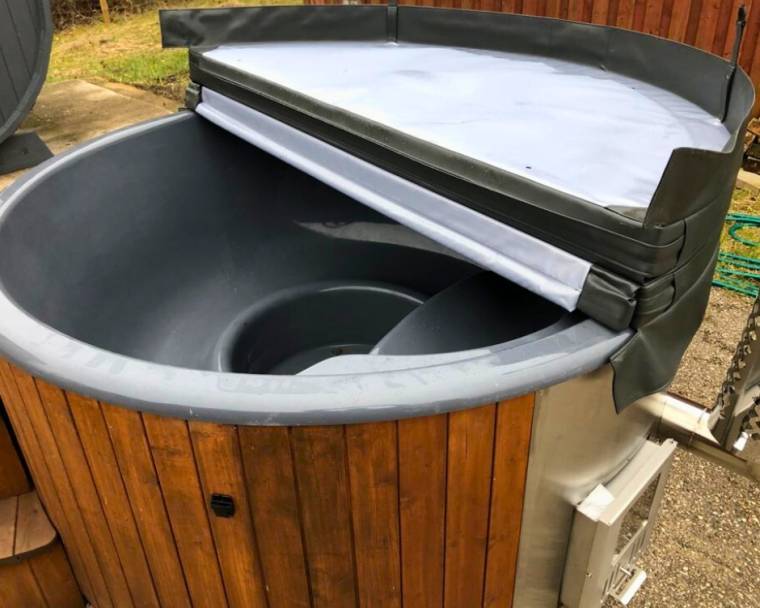 Delux 220 Hot tub with an integrated wood-burning stove 